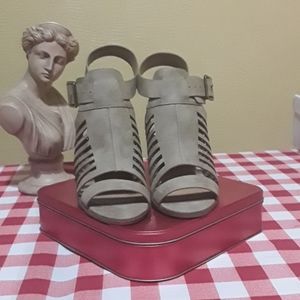 Soda Cutout Stacked Heel Size 7